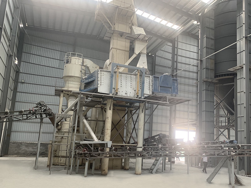 湖南花(hua)崗岩制砂機(ji)生産現場