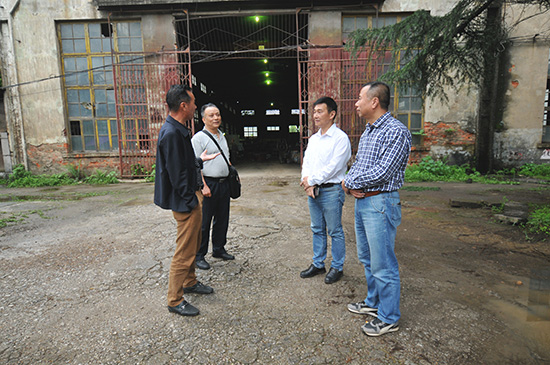 桂林市(shì)生态環(huan)境局蔣(jiǎng)永光一(yi)行到桂(gui)林礦機(jī)開展調(diao)研