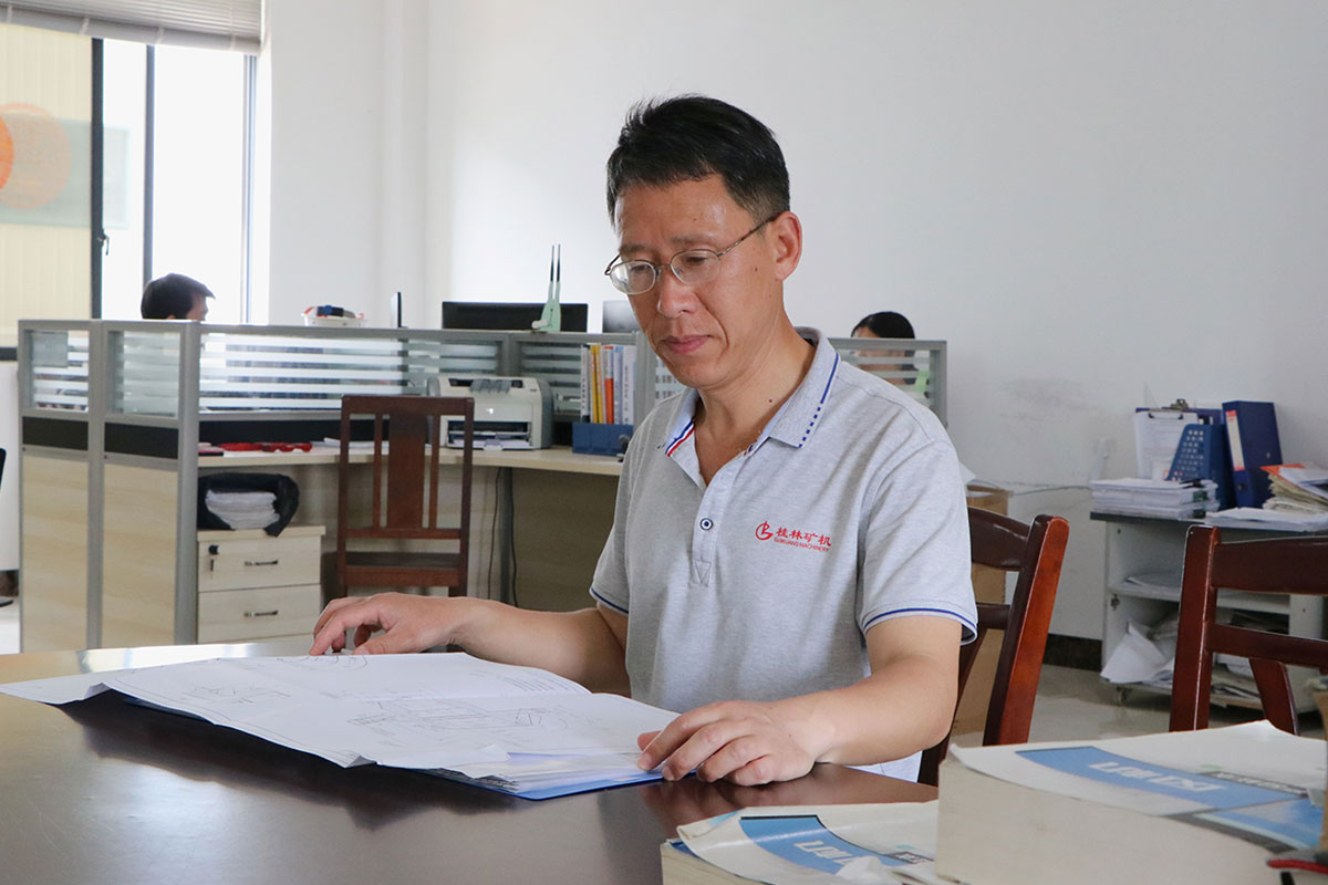 立足(zú)崗位 攻(gōng)堅克難(nán) | 桂林五(wǔ)一勞動(dòng)獎章獲(huò)得者唐(táng)義廷